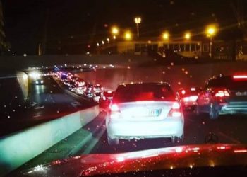 Frika nga tërmeti,  qytetarët lëvizin me makina, bllokohen disa rrugë në Tiranë dhe Durrës