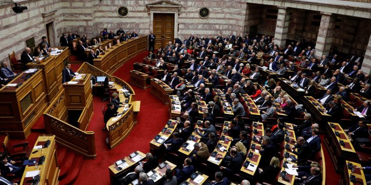 Lajm i mirë, parlamenti grek ratifikon marrëveshjen për njohjen e patentave shqiptare