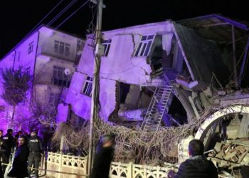 Tërmet 6.8 ballë në Turqi, 15 të vdekur, mbi 300 të plagosur