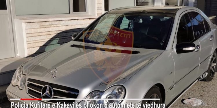 Bllokohen në Kakavijë 4 makina luksoze të vjedhura