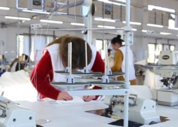 Investigimi/ Si shfrytëzohen të miturit në fabrikat fason në Shqipëri (VIDEO)