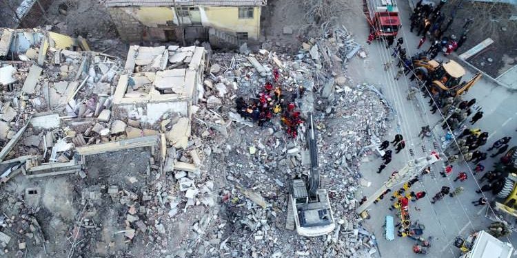 Tërmeti në Turqi, 21 të vdekur dhe mbi 1 mijë të plagosur (FOTO)