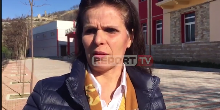 Drejtoresha e shkollës në Libohovë hedh poshtë raportimet e medias: S’ka patur shpërthim gazi dhe nuk janë rrezikuar nxënësit. Ngrohja me kaldaja funksionon normalisht (VIDEO)