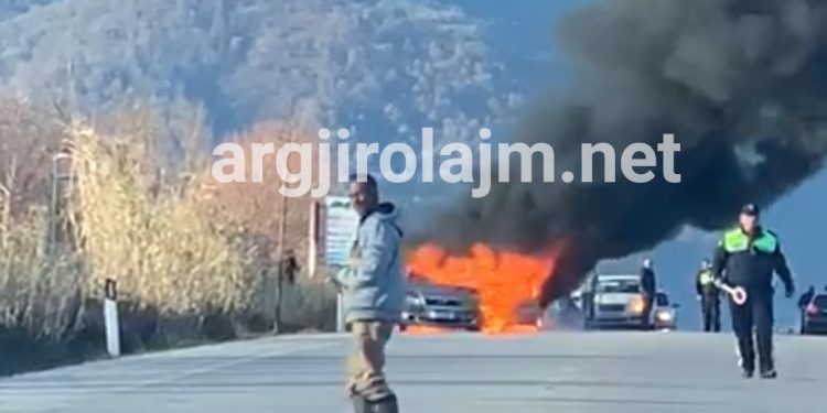 Gjirokastër, merr flakë një makinë tek Ura e Kardhiqit (VIDEO)