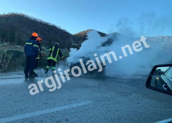 Mori flakë në ecje, shihni si është shkrumbuar makina në Gjirokastër (FOTO)