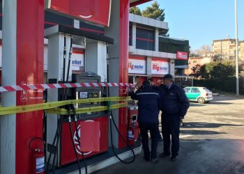 Bashkia Gjirokastër mbyll pikën e karburantit në lagjen “Punëtori”, funksiononte në informalitet prej vitesh (FOTO)