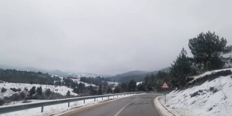 Dëbora ‘pushton’ juglindjen e vendit