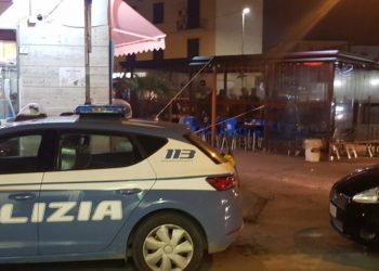 Kris pistoleta/ Po pinte kafe, qëllohet me dy plumba i riu shqiptar