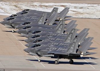 SHBA i tregon forcën Iranit, shihni avionët që nuk i kap radari (FOTO)