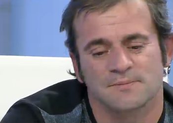 ‘La punën dhe rrinte me orë në Facebook, iku me taksi’, burri me lot në sy tregon si e braktisi gruaja