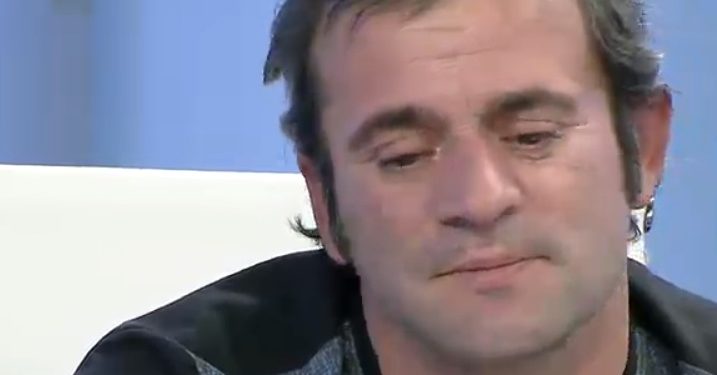 ‘La punën dhe rrinte me orë në Facebook, iku me taksi’, burri me lot në sy tregon si e braktisi gruaja