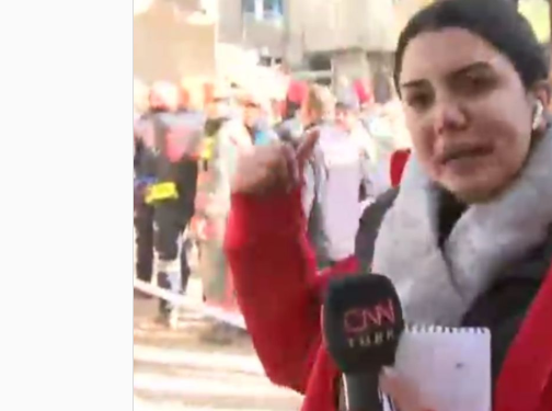 Tërmeti/ Pamje prekëse, gazetarja qan gjatë raportimit: E kam të pamundur të mos prekem, ju kërkoj shumë ndjesë (VIDEO)