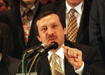 Nga rinia, te rënia në dashuri e hyrja në politikë: Një profil ndryshe i “Sulltanit” të Turqisë