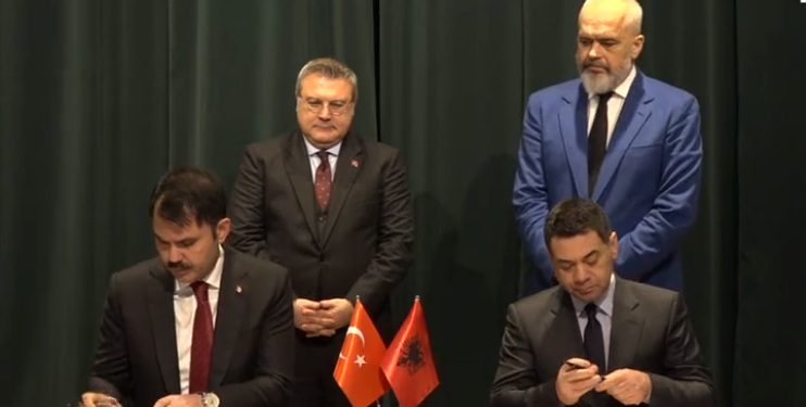 Firmoset marrëveshja, Erdogan do të ndërtojë 500 shtëpi të reja në Laç