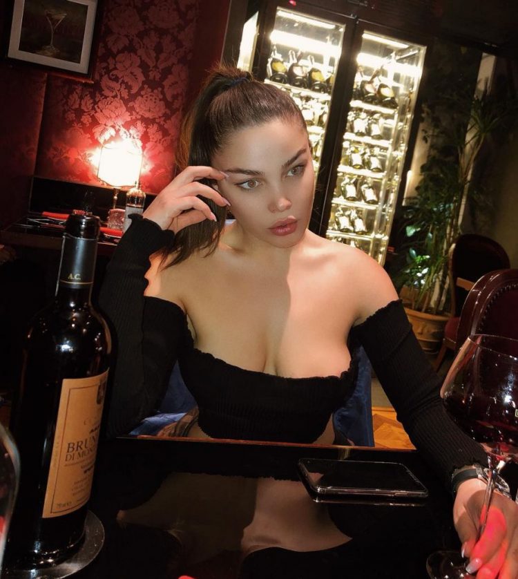 Françeska Jaçe shkon pa brekë në Top Channel: I kam bezdi…