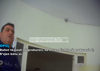 ‘Dil jashtë se të q*va nënën’, Prokuroria e Sarandës justifikon dhunën ndaj vajzës: Nëna e ka rrahur për ta mirëedukuar (VIDEO)