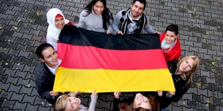 Bëni gati valixhet, Gjermania hap dyert për punëtorët nga Ballkani dhe rrit pagën minimale!