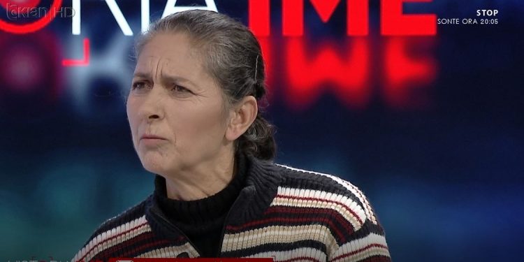 “Kam ndenjur poshtë rrushit gjithë natën”/ Historia e trishtë e 55-vjeçares, si e nxorri burri nga shtëpia kur ishte shtatzënë