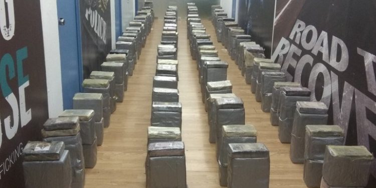 Dalin pamjet, 1.2 ton kokainë e kapur në Greqi. ‘Kapo’ i grupit dyshohet një shtetas shqiptar (FOTO)