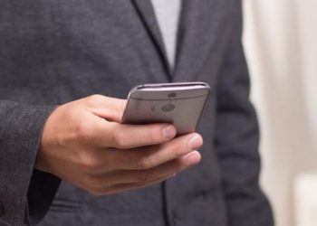 Histori e rrallë/ Gruaja ndahet nga burri sepse kishte menduar se kishte rënë në dashuri më një deputet në Kosovë, por në fakt ishte shofer auobusi (Detajet)