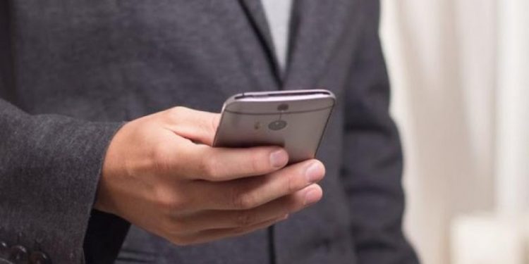 Histori e rrallë/ Gruaja ndahet nga burri sepse kishte menduar se kishte rënë në dashuri më një deputet në Kosovë, por në fakt ishte shofer auobusi (Detajet)