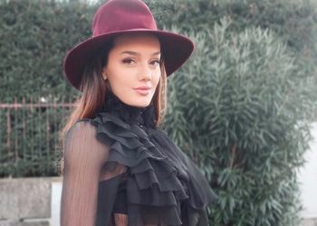 Klaudia Pepa çmend rrjetin, del me rrobabanjo në mes të dëborës