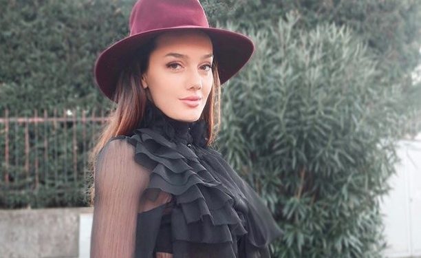 Klaudia Pepa çmend rrjetin, del me rrobabanjo në mes të dëborës