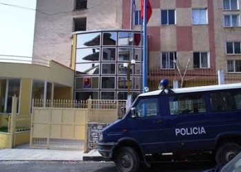 Kishte lindur në Dervician, ja kush është doganieri që u gjet pa jetë brenda dhomës së hotelit në Sarandë