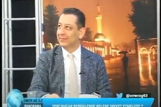 Live në emision, shihni si i lëkund të ftuarit tërmeti në Turqi (VIDEO)