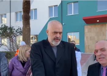 Rama i ‘bën zbor’ kryebashkiakut të Vlorës dhe ish-dekanit në Universitetin e Gjirokastrës (VIDEO)