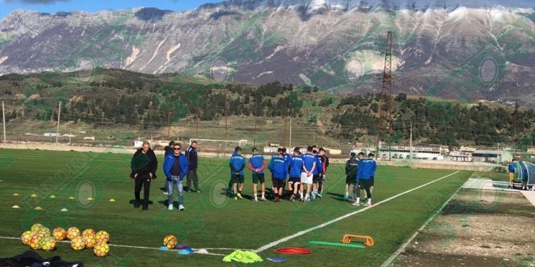 Gjirokastër, Luftëtari bëhet qesharakë, drejtori teknik prezantohet si trajner i klubit