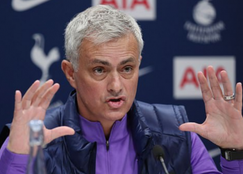 Mourinho i “ngrin buzëqeshjen” Interit