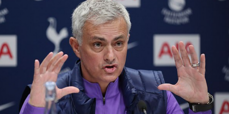 Mourinho i “ngrin buzëqeshjen” Interit