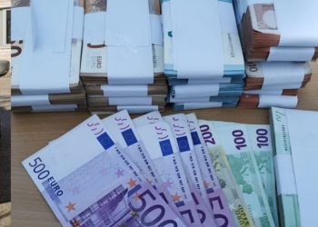 Sarandioti niset drejt Mykonos me 80 mijë euro të padeklaruara, bllokohet në Kakavijë (Emri)