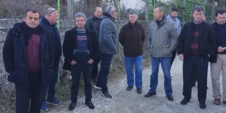 27 muaj pa rroga, punonjësit e ujësjellësit dalin në protestë