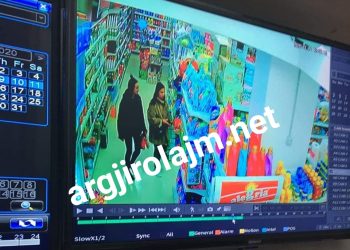 Vajzat ‘skiftere’ në Gjirokastër, shihni si vidhet celulari brenda supermarketit (VIDEO)
