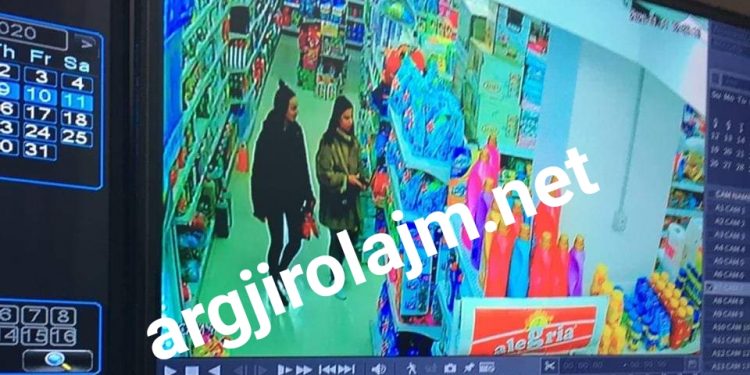 Vajzat ‘skiftere’ në Gjirokastër, shihni si vidhet celulari brenda supermarketit (VIDEO)
