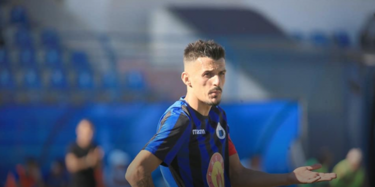 ‘E dinë topin katror në Gjirokastër’, portieri rival i del në krah Donald Rrapos