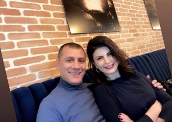 Pasi u nda nga burri mekanik, Rudina Dembacaj shfaqet e lumtur krah ish-deputetit (FOTO)