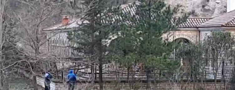 Gjendet një pako e dyshimtë tek varrezat e ushtarëve grekë në Këlcyrë