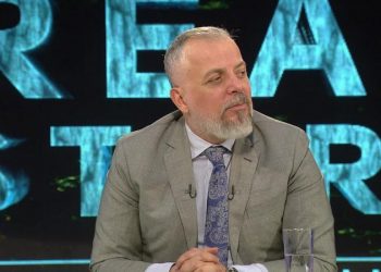 Tërmeti, shihni çfarë i ndodh Sokol Ballës live në emision (VIDEO)