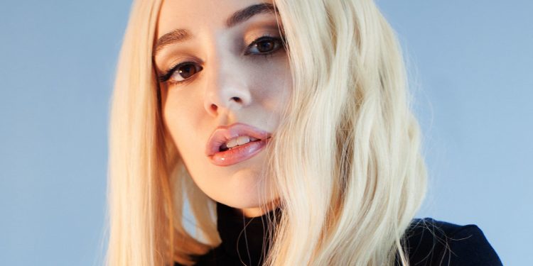 Nga Saranda në Amerikë, Ava Max rrëfen historinë: Erdhëm me rrobat e trupit