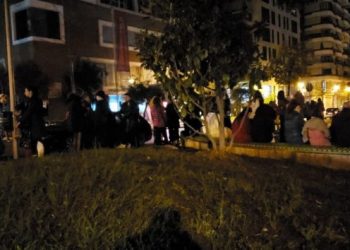 Tërmeti i fuqishëm në Tiranë, qytetarët dalin nëpër rrugë nga frika