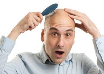 Tullac apo me flokë? Shkenca tregon kush janë më të mirë në shtrat