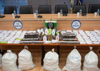 Sasi rekord, sekuestrohet mbi një ton drogë në portin grek (VIDEO)