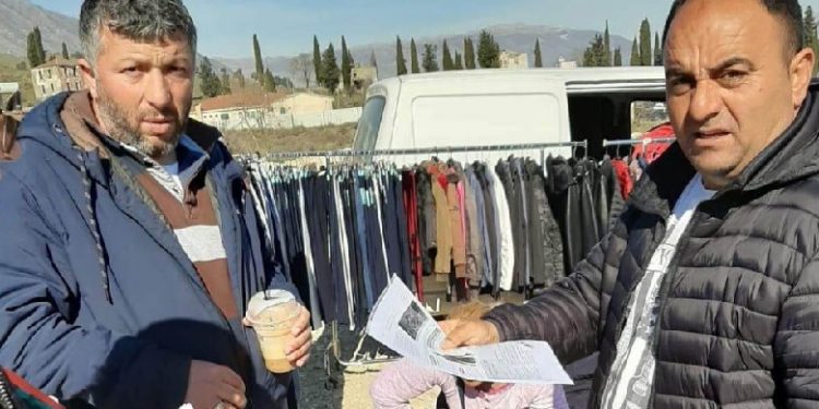 FOTO/ Gjirokastër, shpërndahen broshura sensibilizuese për mbrojtjen nga koronavirusi!