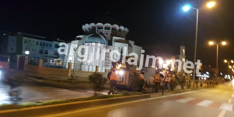 Bllokohet rruga në Gjirokastër, shihni çfarë është duke ndodhur (FOTO)