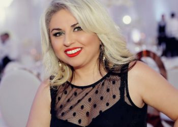 Humb babanë disa orë para koncertit, dhimbje në familjen e këngëtares shqiptare