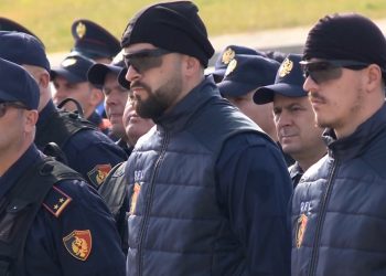 Të armatosur dhe me makina të blinduara, këta janë superpolicët që do luftojnë nga nesër me bosët e krimit (FOTO)