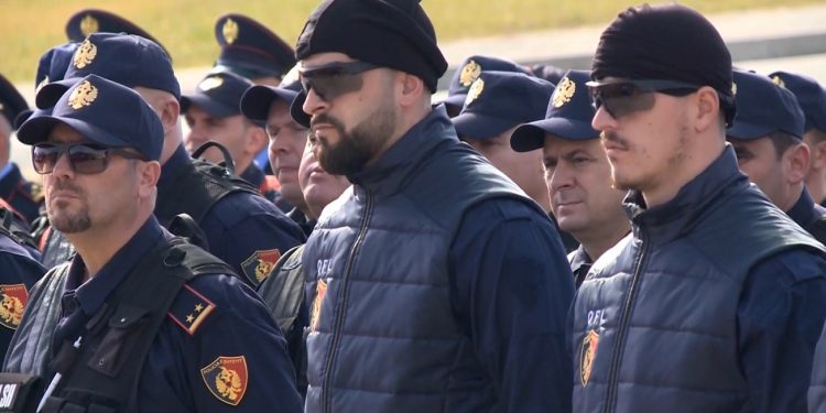 Të armatosur dhe me makina të blinduara, këta janë superpolicët që do luftojnë nga nesër me bosët e krimit (FOTO)